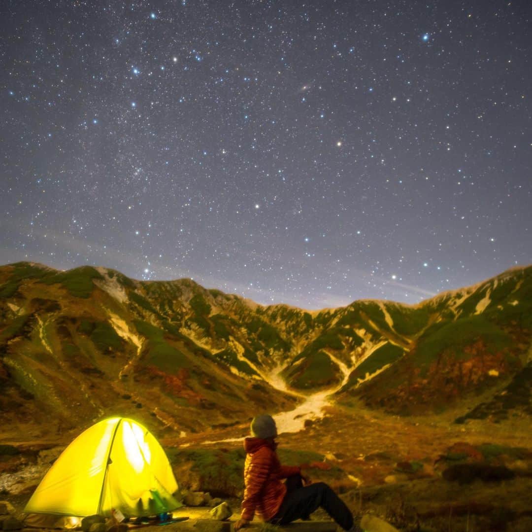 JTさんのインスタグラム写真 - (JTInstagram)「. ＜「ひとのときを、想う。」Instagramフォトコンテスト、心に残る応募作品をご紹介📷✨＞ - 雄大にそびえる山の上空には、無数に輝く星の数々。キャンプでの幻想的な“ひととき”を応募してくださったのは、笹尾康弘（ @yasuhirosasao ）さん。心に深く刻まれた印象的な思い出は、誰と過ごした“ひととき”ですか？🌠 - これからも @jt_official.jp では、「ひとのときを、想う。」をテーマに皆さんの“ひととき” に彩りを添えられるような情報をお届けしていきます🍀 - また、みなさんが心からやすらぎを感じる「ほっとするひととき」をテーマに、 #東京カメラ部 とのタイアップしたフォトコンテスト第二弾を開催中！ - 応募は簡単！JT 公式 Instagram アカウント（ @jt_official.jp ）と「東京カメラ部」キャンペーン用Instagram（ @tokyocameraclub_cp12 ）をフォローし、指定のハッシュタグ「 #ほっとするひととき_jt 」をつけて投稿するだけです。 - みなさんの「ほっとするひととき」をぜひ教えてください✨ - #JT　#東京カメラ部　#ほっとするひととき_jt　#ひとのときを想う」11月26日 12時00分 - jt_official.jp