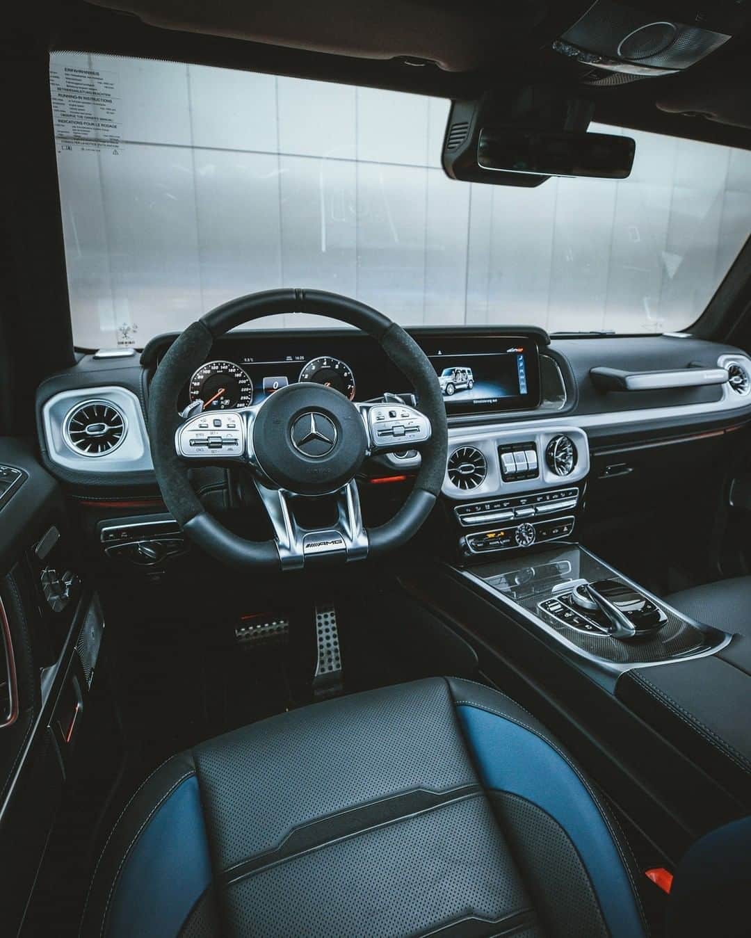 メルセデス・ベンツさんのインスタグラム写真 - (メルセデス・ベンツInstagram)「[Kraftstoffverbrauch kombiniert: 13,3 l/100 km | CO₂-Emissionen kombiniert: 304–299 g/km | mb4.me/DAT-Leitfaden | Mercedes-AMG G 63]  That’s what you´ll see inside the Mercedes-AMG G 63: Passion, Perfection, and Strength. #MercedesAMG #GClass #CarsOfInstagram #MBCar #InstaCar 📸 @lotter_cars for #MBsocialcar」11月26日 12時00分 - mercedesbenz