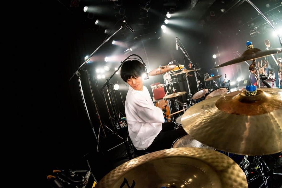 KOUHEIさんのインスタグラム写真 - (KOUHEIInstagram)「2019.11.25 恵比寿LIQUIDROOM  DR.MARTENS presents STYLE of TOKYO LIVE 2019 📸　@takeshiyao  マーチンのイベントでしたー。 普段からプレイ中は靴履かないので隣で見守ってもらってました。」11月26日 12時03分 - kouhei04ls