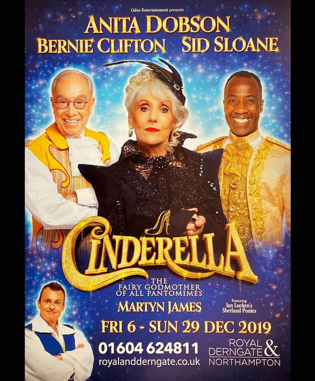 ブライアン・メイさんのインスタグラム写真 - (ブライアン・メイInstagram)「Hey Kids !  There’s still time to get your Panto Tickets !! Especially if you hang out near Northampton.  Once again my amazing Missus will be the epitome of an Evil Stepmother. And don’t say “ Oh no she won’t ! “ 😂  Book now to avoid disappointment ! Bri」11月26日 12時15分 - brianmayforreal