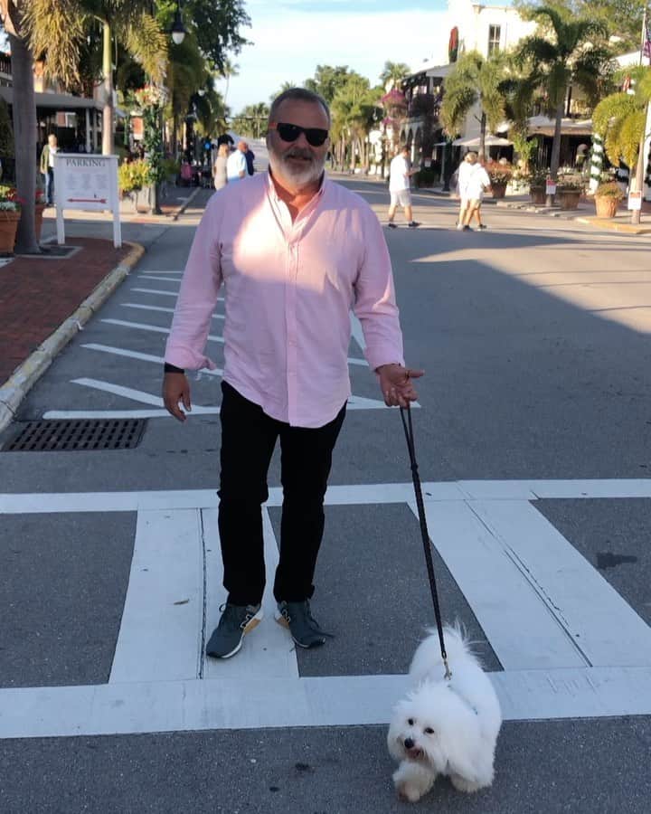 トニー・アゼベドのインスタグラム：「My favorite video. Rico’s new pal 😉」