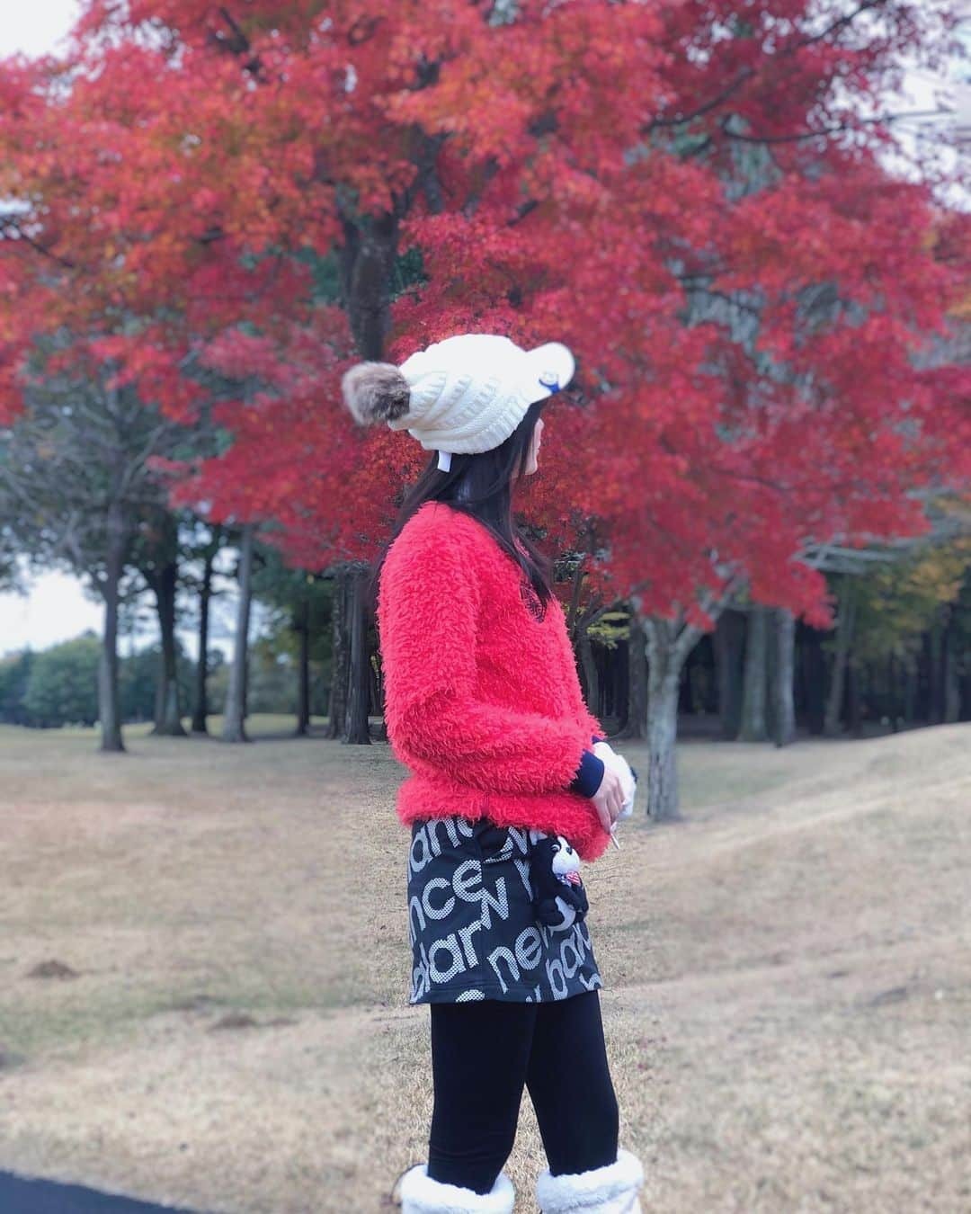 宇水遥佳さんのインスタグラム写真 - (宇水遥佳Instagram)「. 紅葉みにいこーよー🍁 赤くてきれい✨✨ . #golf  #⛳️ #🏌️‍♀️ #🏌️‍♂️ #championgolf  #pearlygates  #newbalancegolf  #callaway  #addidasgolf  #ゴルフ #ゴルフ女子 #ゴルフ好き #ゴルフコーディネート  #100切り  #골프 #골프여자 #골프좋아  #일본골프  #골프오오티디」11月26日 12時14分 - haruka._.usui