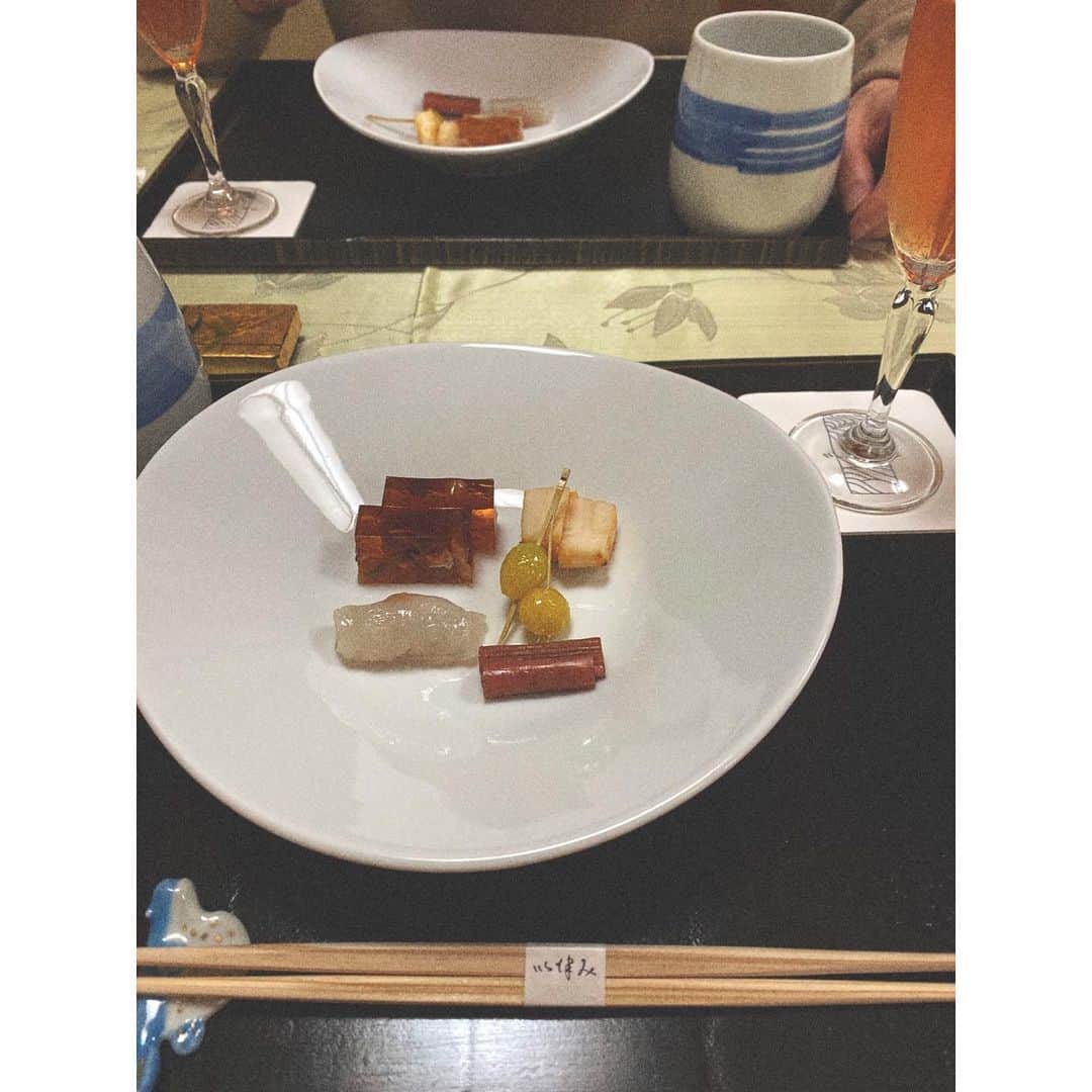 松本恵奈さんのインスタグラム写真 - (松本恵奈Instagram)「昨日はフグ料理を食べに行きました🐡もぅ、全部美味しかったよ◎写真見返してるだけでまた食べたくなってきた。笑 お腹すいたー💭 「い津み」ってお店です◎ #い津み #フグ」11月26日 12時23分 - ena1123