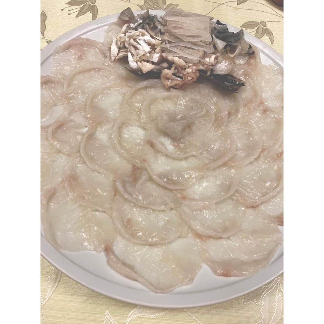 松本恵奈さんのインスタグラム写真 - (松本恵奈Instagram)「昨日はフグ料理を食べに行きました🐡もぅ、全部美味しかったよ◎写真見返してるだけでまた食べたくなってきた。笑 お腹すいたー💭 「い津み」ってお店です◎ #い津み #フグ」11月26日 12時23分 - ena1123