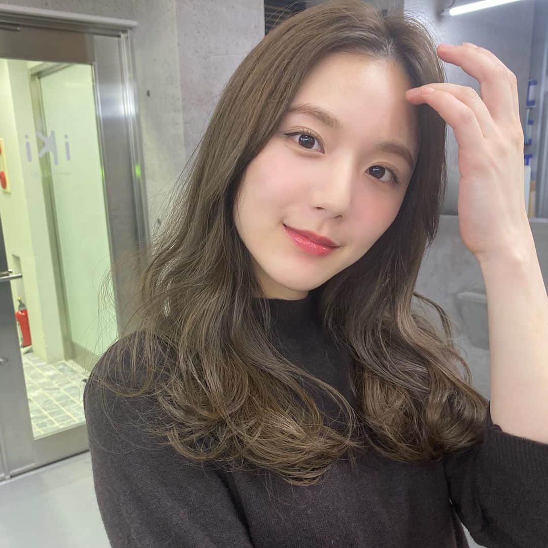 のインスタグラム：「💇‍♀️💓 ㅤㅤㅤㅤㅤㅤㅤㅤㅤㅤㅤㅤㅤ 髪染めた🦱❤️ 色はティラミスグレージュだって💜 色がかわいすぎる🥺✨👏💯 ㅤㅤㅤㅤㅤㅤㅤㅤㅤㅤㅤㅤㅤ #hair #haircolor #hairstyle #korean #koreangirl #feeyong #헤어 #헤어스타일 #헤어컬러 #희영 #한국인 #ヘアカラー #ヘアカラーグレージュ #グレージュ #カラー #ティラミスグレージュ #ひよん」