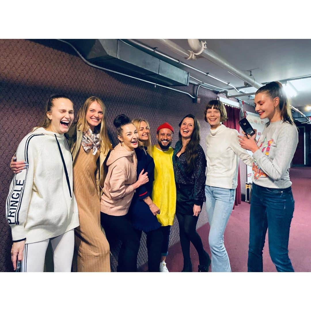 ヴラダ・ロスリャコヴァのインスタグラム：「Thank you so much @monatik_official for an incredible energy you shared with us during 2 hours of concert and even afterparty, thank you for not letting us die over dehydration 🤣 You’re an extraordinary talented and wonderful person! And of course my dear ladies you rock, you’re the best!!!! @alla @nastasya_sai @milagros_olga @ellenworldwide @iriska_kravchenko @alina_baikova」