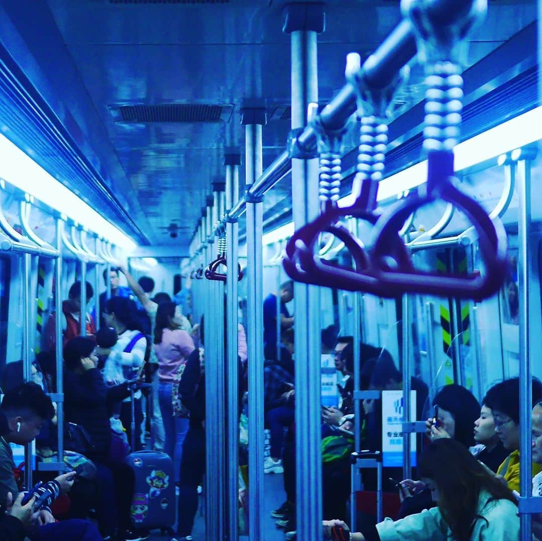 たつをさんのインスタグラム写真 - (たつをInstagram)「#中国 で乗った #新幹線 は超快適だった！ #地下鉄 はあのコインが可愛い！  #福田駅 #広州南駅 #highspeedrail」11月26日 12時43分 - tatsuwo31