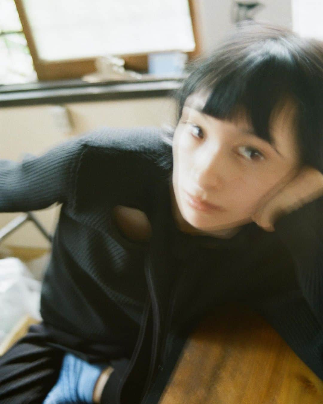 sodukさんのインスタグラム写真 - (sodukInstagram)「Rina Ohta in soduk ribbon knit top. @198201111959_ ﻿ ﻿ photography : @tsukasamkudo﻿ model : rina ohta﻿ styling : rina ohta and @tsukasamkudo ﻿ hair and make up : kazunori miyasaka(mod's hair)﻿ ﻿ #soduk#198201111959」11月26日 12時45分 - soduk_official