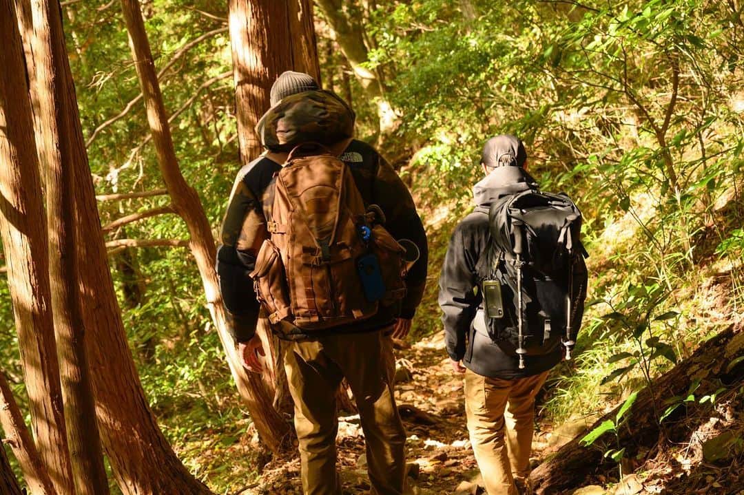 のインスタグラム：「. Trekking specifications. ・ #root_co #rootco #shockresistcasepro #shockresistcaseplushold #magreel360 #gripswany」