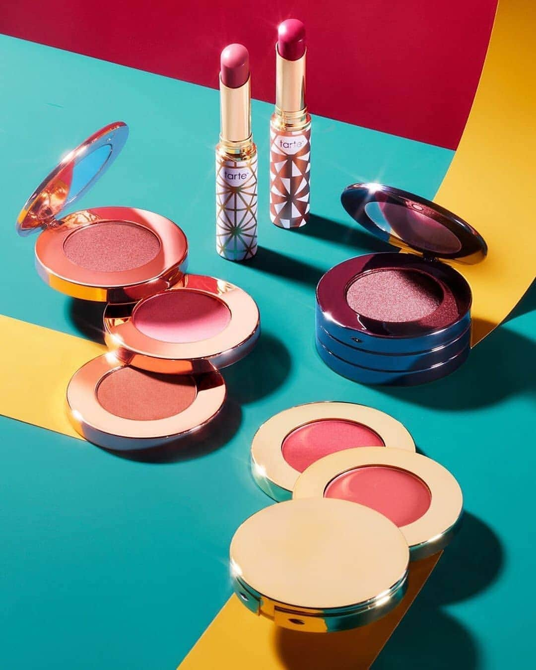 Tarte Cosmeticsさんのインスタグラム写真 - (Tarte CosmeticsInstagram)「"If finding a striped box of @tartecosmetics’ holiday collection—blush, bronzer, and highlighter stacks and a tinted lip balm duo—at your door is your idea of holiday cheer, consider sending this post as a hint 😉" - @sephora on our 9 ways to shine cheek wardrobe & elfing & selfing quench lip rescue duo! 🎁 #crueltyfree #rethinknatural #tarteholiday #repost from #Sephora」11月26日 13時03分 - tartecosmetics