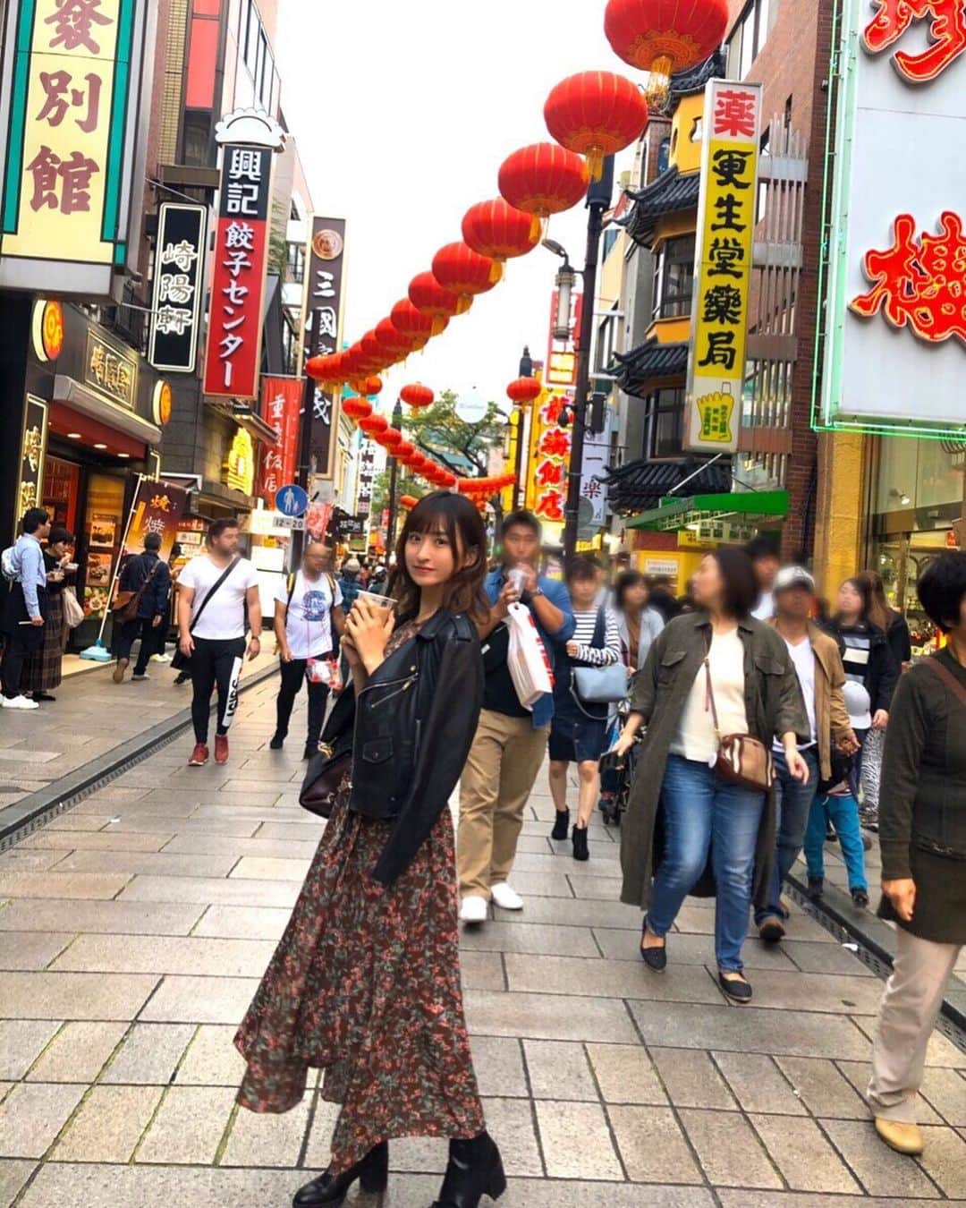 入矢麻衣のインスタグラム：「▼ . いつかの日の横浜中華街🏮 タピりたい放題🥺タピオカの腸詰🥺 . . . . . #일본 #요코하마 #차이나타운 #일상 #좋아요 #japan #yokohama #chinatown #横浜 #中華街 #唐人街 #珍珠奶茶 #好吃 #🇯🇵」