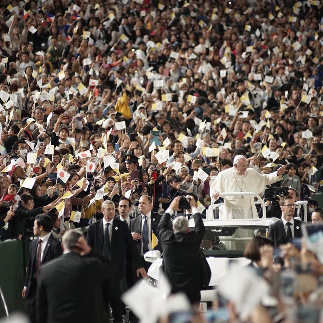 The Japan Timesさんのインスタグラム写真 - (The Japan TimesInstagram)「Pope Francis held a Mass at Tokyo Dome, a 55,000-seat stadium, on Monday, a day after calling for the elimination of nuclear weapons in Nagasaki and Hiroshima. The baseball stadium, with its arena also covered with additional chairs, was packed full with Catholic adherents. As part of the first papal visit to Japan in 38 years, the pope also met with survivors of the 2011 earthquake and tsunami disaster, which triggered meltdowns at the Fukushima No. 1 nuclear power plant, and expressed his concern over nuclear energy and atomic weapons. "With deep conviction I wish once more to declare that the use of atomic energy for purposes of war is today, more than ever, a crime not only against the dignity of human beings, but against any possible future for our common home," the pope said during a speech in Hiroshima. 📸: Ryusei Takahashi (@ryuseitakahashi217) . . . . . . #Japan #Tokyo #Nagasaki #Hiroshima #Fukushima #popefrancis #pope #history #日本 #東京 #長崎 #広島 #福島 #法王 #教皇 #🕊️」11月26日 13時14分 - thejapantimes