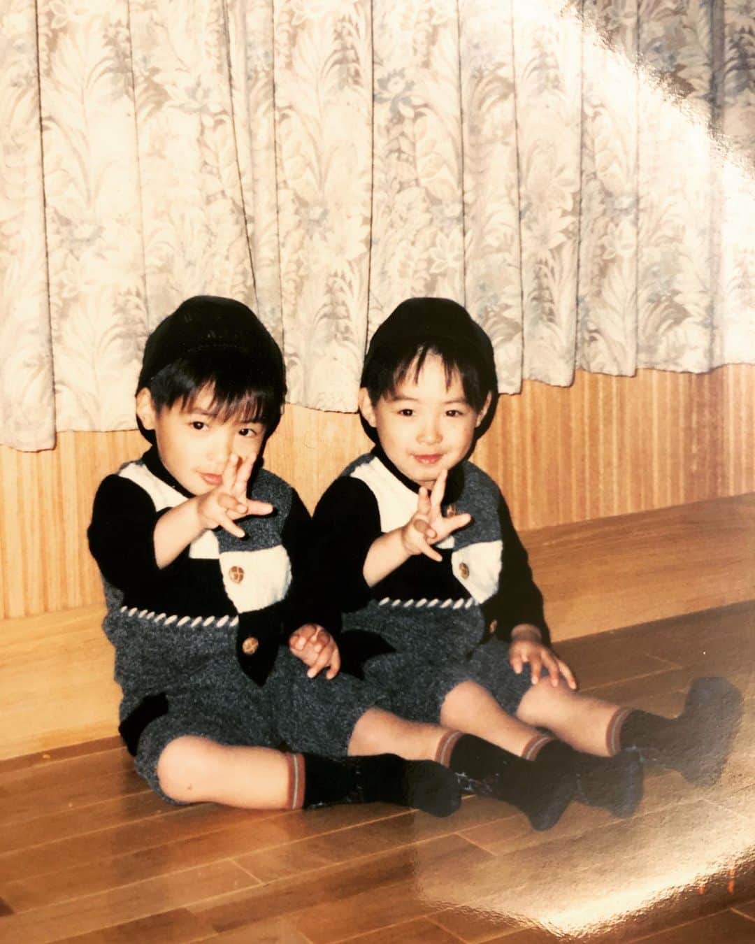 Yuto&Hayato（SUPERTWINS）のインスタグラム：「Happy birthday to us🥳 #1126 #27 #Twins」