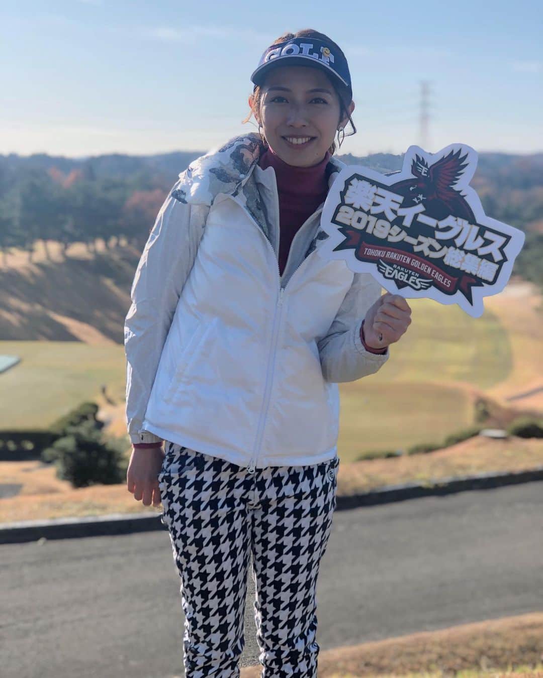 若林翔子のインスタグラム：「﻿ ﻿ 今年もこの季節がやってまいりました‼️﻿ 「楽天イーグルス2019シーズン総集編」﻿ ﻿ 去年に引き続き、参加させていただきましたよー😊﻿ ﻿ ﻿ ﻿ 今日は朝3時半起き🤣だったんですが、﻿ 初めて着るゴルフウェア😆でテンションアゲアゲな﻿ 若林でございました💕﻿ ﻿ ﻿ ゴルフ上手なメンバーが来てくださいまして❤️﻿ 楽しすぎる時間を過ごすことができました👌﻿ ﻿ ﻿ あーーーー﻿ 早く見せたいーーーー🤣🤣🤣﻿ ﻿ 楽天イーグルスファンの皆さん﻿ 楽しみに待っててね🤗﻿ ﻿ またお知らせしまーす！﻿ ﻿ ﻿ ﻿ #楽天　#楽天イーグルス﻿ #ゴルフ　#ゴルフ対決　﻿ #いろいろありました﻿ #ありすぎました　﻿ #できるゴルフ女子風﻿ ﻿」