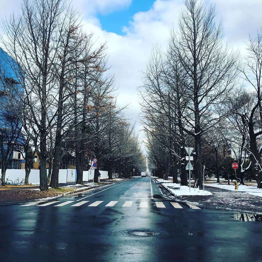 のインスタグラム：「There are places I remember All my life though some have changed  Some forever not for better Some have gone and some remain All these places have their moments  With lovers and friends I still can recall Some are dead and some are living In my life I’ve loved them all  #inmylife」
