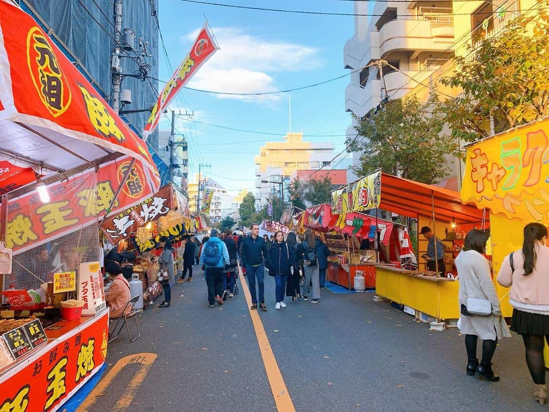 桜咲乃愛さんのインスタグラム写真 - (桜咲乃愛Instagram)「浅草の酉の市初めて行った♡  たのしかった〜🥰💕✨ 前の日に新宿の酉の市行って金魚すくい無かったからあって嬉しい😆♥️♥️♥️！！ お店によって全然ポイの強さ違くて考え方の違いとか色々感じた(笑)🥺🎀🍀 着てるコートは @selectshop.leeen の♡  #酉の市#浅草#浅草酉の市#金魚すくい#金魚#フォックスファーコート #セレクトショップ」11月26日 14時27分 - noasama1101