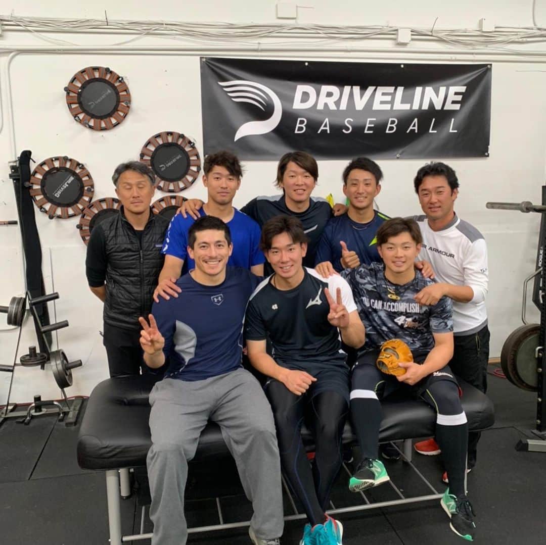 成田翔のインスタグラム：「シアトルin3日目 いよいよドライブライン始まりました👍 メジャーリーガー のバウアー選手いました😊」