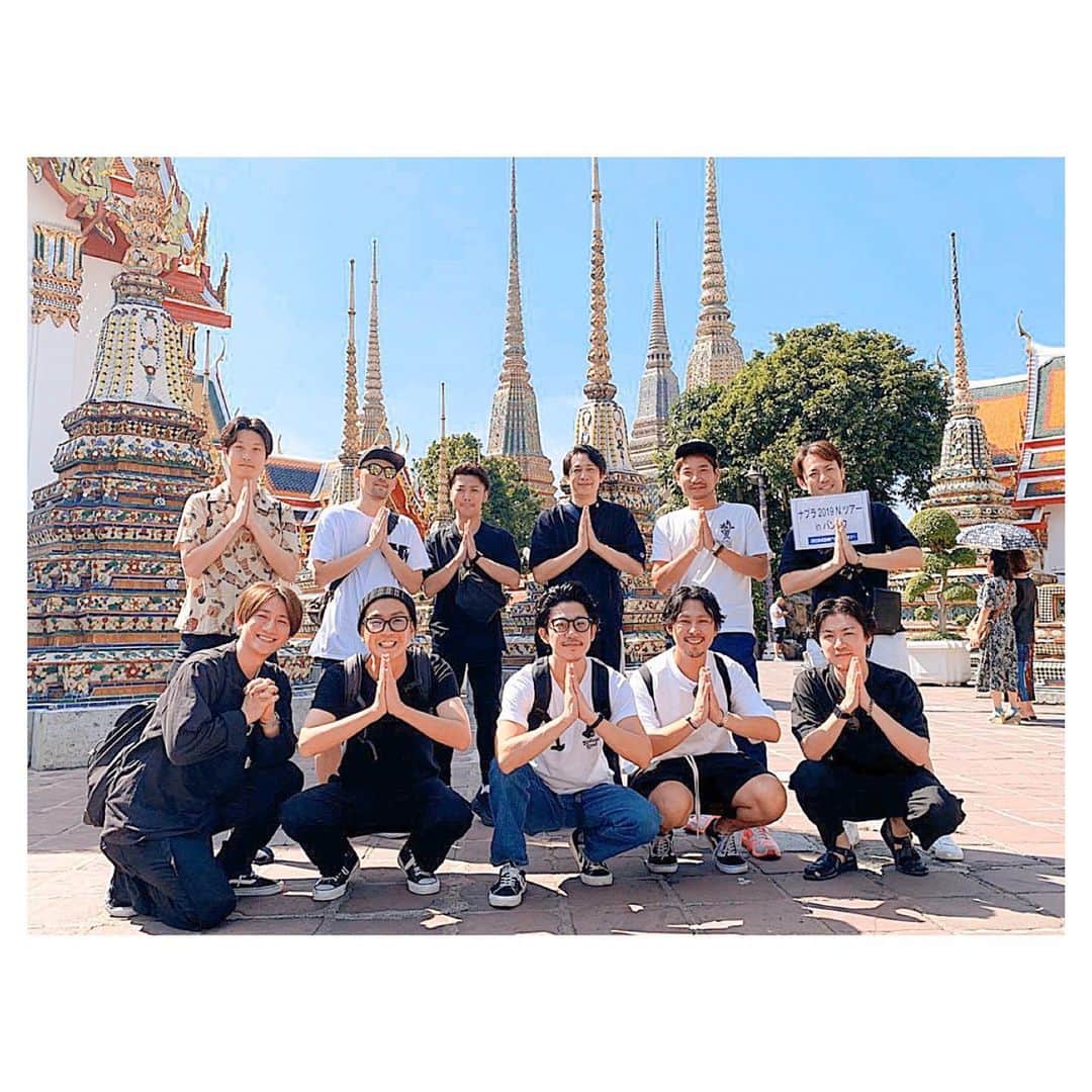 前原穂高のインスタグラム：「ワットポー見学してきましたー😍 タイは熱い❗ 会話がずっと美容ネタ❗ それも熱い❗❗ ㅤㅤㅤ @napla_official  #一人だけおかしい  #有名美容師の先輩だらけ #仏像でか」