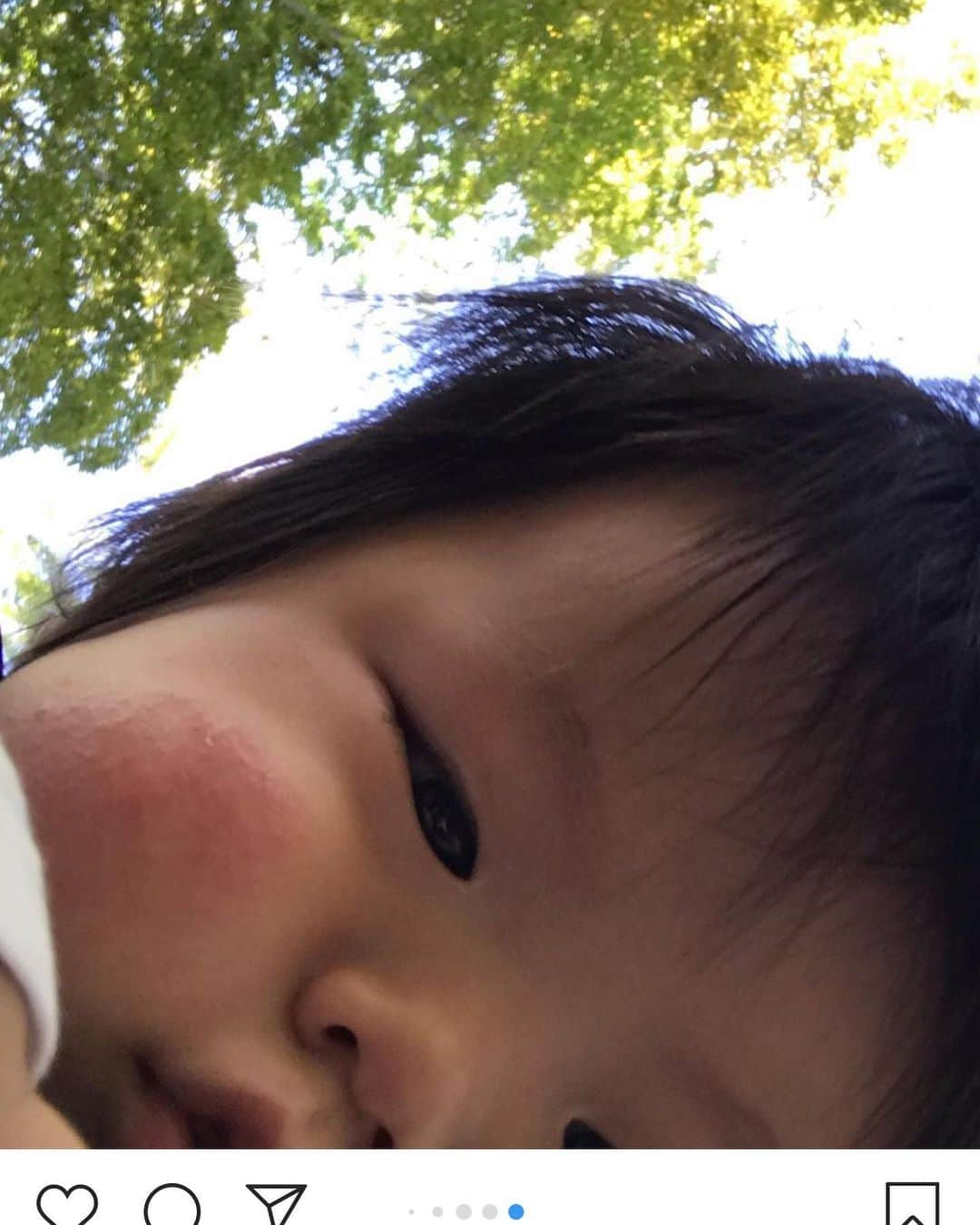 Fam's Baby ファムズベビーさんのインスタグラム写真 - (Fam's Baby ファムズベビーInstagram)「嬉しいお言葉ありがとうございます😭✨ 一緒に喜んでしまいました😭✨ 全国たくさんのママさんが悩んでいるかと思いますので、お役に立てれて幸せです✨ ・ ・ #赤ちゃん用品#赤ちゃん本舗#母子手帳 ・ ・ #Repost @riku_h423 ・・・ 2週間前突然荒れ始めたホッペ💧 乳児湿疹以来のお肌の荒れ・・・離乳食も始まって口周り拭く機会も多いし乾燥する季節来たからなぁ・・と思っていつもアロベビーつけてるんだけどしっかり保湿しようとバーユ塗ったけどダメ・・・ 赤み出てきたからセサミオイルとカレンデュラオイルつけて少しよくなったと思ったらまた荒れる・・・・ 眠くなると顔こするしで摩擦でどんどん悪化して💦アトピーっぽい照りもあって凸凹してて皮もめくれて荒れに荒れてる・・これはもう皮膚科行くべきか・・・？と考えてました💦  元エステティシャン現セラピストだからこそ皮膚科で貰う薬のリスクも知ってて・・ 根本から完治させるなら・・・将来の事考えるなら薬に頼らない方がいいというのも知ってるからこそ どうにか薬無しで良くならないか調べに調べました💧  何を試してもダメなら皮膚科行こう・・・ と思い旅行に行く前に見つけたスキンケア商品を注文！ 旅行いって温泉の泉質が合ってるのか赤みは引いたけどやっぱ眠くなると顔をこするから荒れる・・・ 旅行から帰宅して届いた！！！ @famsbaby ！これだけでも良いと書いてあるけどあまりにも乾燥してるからいつものケアの最後につけました♪ そしたら翌日から赤みが引いてる！ 1週間は試してと書いてあるんだけど明日で1週間・・・・ツルツルお肌が帰ってきた〜😭 赤みが酷かったから色素沈着しちゃったけど赤ちゃんなら早いターンオーバーですぐ綺麗になるでしょう♪♪ よかった😭これはお肌を色々な刺激（摩擦、ハウスダスト、花粉etc.....）からバリア！！ 保護をする事で自然治癒力に頼ってお肌を改善していくケア商品♪♪ これ！自然治癒力ってのが大事！！！！ 昨日インスタの広告にも出てるやつだと知りました♪ 肌を守ってくれる物だから例えば大人でも靴擦れとかのケアに良いみたい♪ 最近は靴擦れする靴履かないけどいつかなったら試そ♪ ファムズベビーの回し者か！！ってくらいですが本当感動😭感謝😭 乳児湿疹の時から知りたかった〜！ アトピーとかだったら根本改善は体の中からだけど赤ちゃんはまだお肌のバリア機能も高くないからちょっとしたホコリや花粉や空気にある成分で荒れたり なによりお肌を容赦なく擦る・・・ アレルギーって口からよりもお肌からの方が影響あるっていうのが最近わかったらしいので・・ これからも愛用決定✧˖◡̈⃝°˖* 肌弱い姪にも教えてあげたい♪  6枚目:1週間前 5枚目:温泉後 4枚目:ファムズベビー塗った翌朝 3枚目:今日の朝✧˖◡̈⃝°˖* 、、 、 #生後216日#生後7ヶ月 #最後の平成生まれ #平成31年生まれ#平成最後のべビー #4月生まれ#4月23日生まれ#男の子ママ#育児#子育て#babyboy#baby #jpanesebaby#静岡ママ#ママリ#赤ちゃん#肌荒れ#アトピー#乳児湿疹#ファムズベビー#famsbaby #ベビースキンケア」11月26日 14時31分 - famsbaby