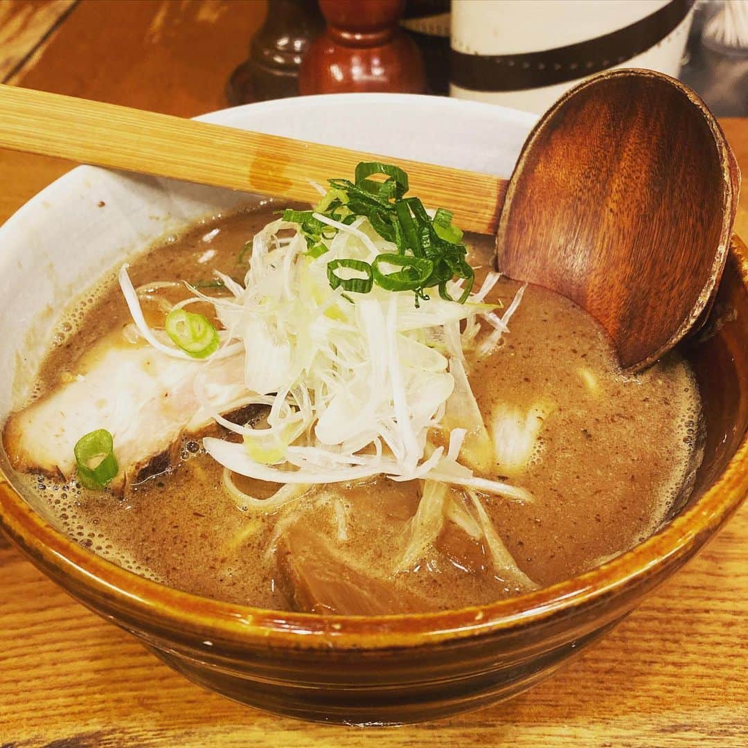 関智一のインスタグラム：「久しぶりの#渡なべ  美味しゅうございました♬  #高田馬場 #煮干しラーメン #美味しい #関智一」