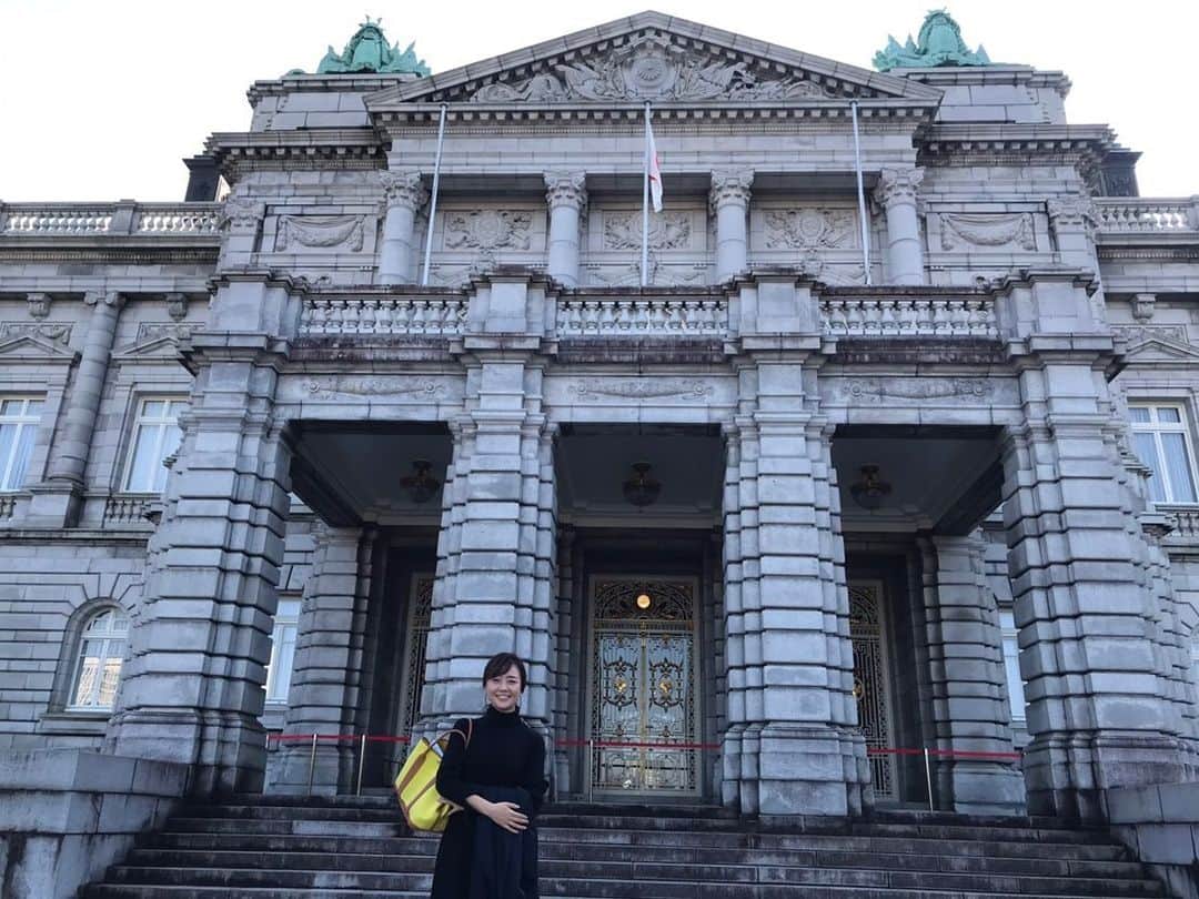 セントフォースさんのインスタグラム写真 - (セントフォースInstagram)「吉竹史です。﻿ 福岡から母が来ているので赤坂迎賓館に行ってみました。﻿ とにかく素敵！の連続で、お庭にてお茶ができたりもするので、オススメです😊﻿ 迎賓館のお庭の松が、地面につくように立派で、中に入ると松の良い香りがしました✨﻿ ﻿ ﻿ #吉竹史 (@fumi_yoshitake_official )﻿ #セントフォース ﻿ #centforce ﻿ #アナウンサー」11月26日 15時15分 - centforce.official