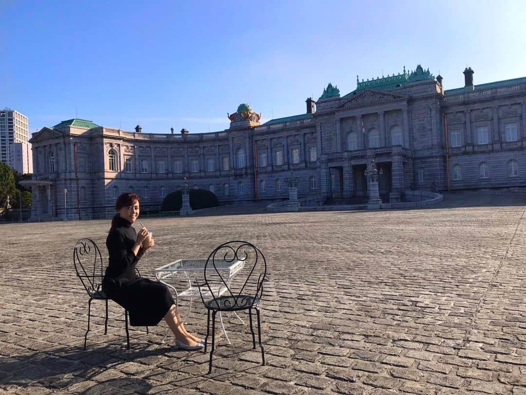 セントフォースさんのインスタグラム写真 - (セントフォースInstagram)「吉竹史です。﻿ 福岡から母が来ているので赤坂迎賓館に行ってみました。﻿ とにかく素敵！の連続で、お庭にてお茶ができたりもするので、オススメです😊﻿ 迎賓館のお庭の松が、地面につくように立派で、中に入ると松の良い香りがしました✨﻿ ﻿ ﻿ #吉竹史 (@fumi_yoshitake_official )﻿ #セントフォース ﻿ #centforce ﻿ #アナウンサー」11月26日 15時15分 - centforce.official