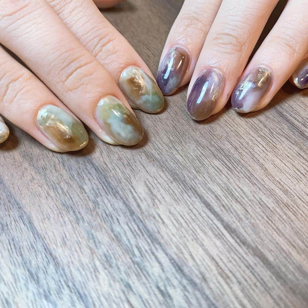 CONFIDENCE akinaさんのインスタグラム写真 - (CONFIDENCE akinaInstagram)「・ 11月nail🕊 10月nail🕊 撮影中、パッと目に入る指先に キュンキュン🥺♡ @tkc0925  くにこさんいつもありがとうございます♡ リアルタイムであきな語録を聞かせれて良かったです🤣 わろたねー🤣♡ ・ ・ #akina_nail  #nail #ネイル #ショートネイル #ニュアンスネイル #ジェル #ジェルネイル #デザインネイル #大人ネイル #ネイルアート #ネイルデザイン #ネイルサロン #シンプルネイル #美容室 #美容院 #ヘアサロン #宮崎市 #大人カジュアル #大人女子 #アラサー #アシメネイル #お洒落ネイル #お洒落さんと繋がりたい #大人コーデ #くすみカラー #くすみネイル #リング #アクセサリー #ニットコーデ #シンプルコーデ」11月26日 15時15分 - aaakn1208