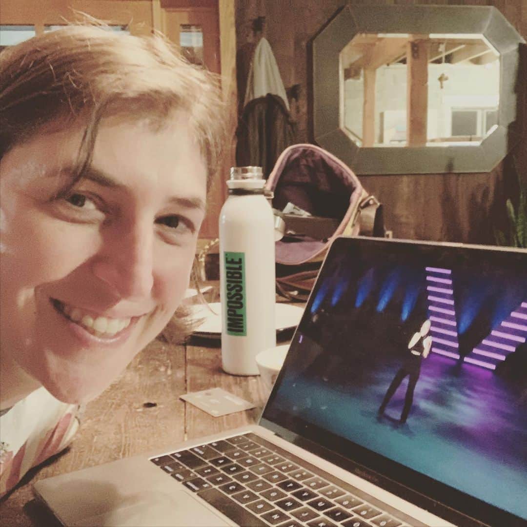 メイム・ビアリクさんのインスタグラム写真 - (メイム・ビアリクInstagram)「She does it again. @ilizas You are fierce, wise, wicked, stunning, smart as can be and hilarious. This woman is a comedian, a philosopher, a sociologist, a feminist and a real entertainer. Watch this on @netflix  ASAP. #ilizaunveiled」11月26日 15時22分 - missmayim