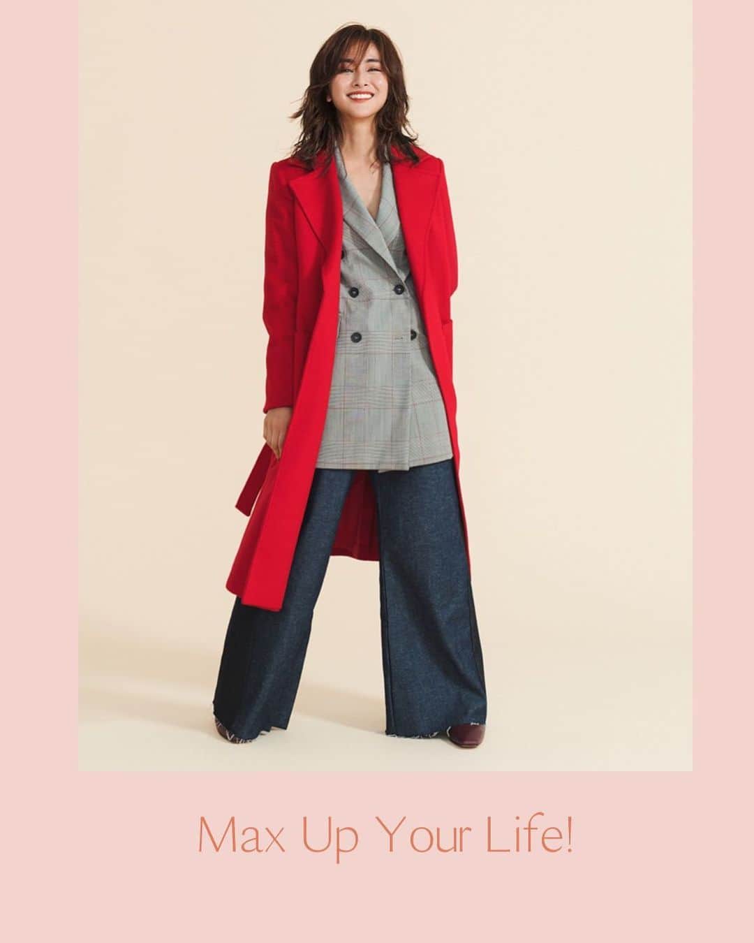 Yoshiko Kris-Webb クリス-ウェブ佳子さんのインスタグラム写真 - (Yoshiko Kris-Webb クリス-ウェブ佳子Instagram)「@maxandco のオンラインマガジン『Max Up Your Life!』で真っ赤なラナウェイコートをセルフスタイリングしました。クリムゾンレッドって感じ🌹#マックスアンドコー」11月26日 15時37分 - tokyodame