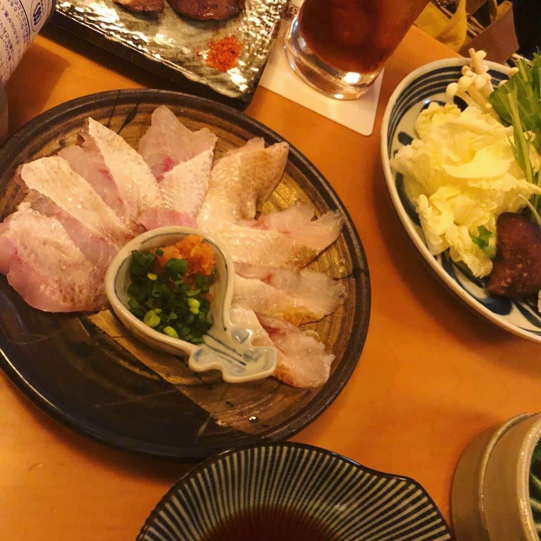 世手子さんのインスタグラム写真 - (世手子Instagram)「Blackthroat seaperch shabu-shabu（^人^） Hot pot food is very healthy and seafood is safe against gestational diabetes(=^▽^)σ Everybody's comments thanks(´∀｀) Everyday wonderful(ᵔᴥᵔ) https://item.woomy.me/c/80478 @uomasuhanare #魚枡はなれ にけいちゃんと行ってきたよ(*´꒳`*) 最近よく #巣鴨グルメ いってるねーん♪(´ε｀ ) #魚介鍋 にハマっているっっ 野菜たっぷりで #妊娠糖尿病 でも安心して食べられる(^_^) どうやら私の #血糖値コントロール は #プリン体 はokな体質みたいっっ #魚枡 はなれの店内の雰囲気は馴染みやすく可愛いかった|(￣3￣)| ご近所さんが集まるのどかな居酒屋さんでした！ お通しが #手作り豆腐 と珍しいっっ とても優しいお味でしたっっ 淡路島玉ねぎの魚枡ドレッシングの シンプル野菜サラダも野菜たっぷりうれしい😃 この日は #のどぐろのしゃぶしゃぶ いただきました(^-^)v #厚切り牛タン 炭火焼も葉唐辛子がいいアクセントだしてました★ #しいたけの炭火焼き も肉厚たっぷり(^^) 牡蠣の昆布ホイル焼きもあったまりました  シメは名物 #焼きうにぎり も最高でしたっっ また、お出かけしたい❤️ 巣鴨駅で検索٩(^‿^)۶ Casting by @woomy.restaurant」11月26日 15時38分 - rojide