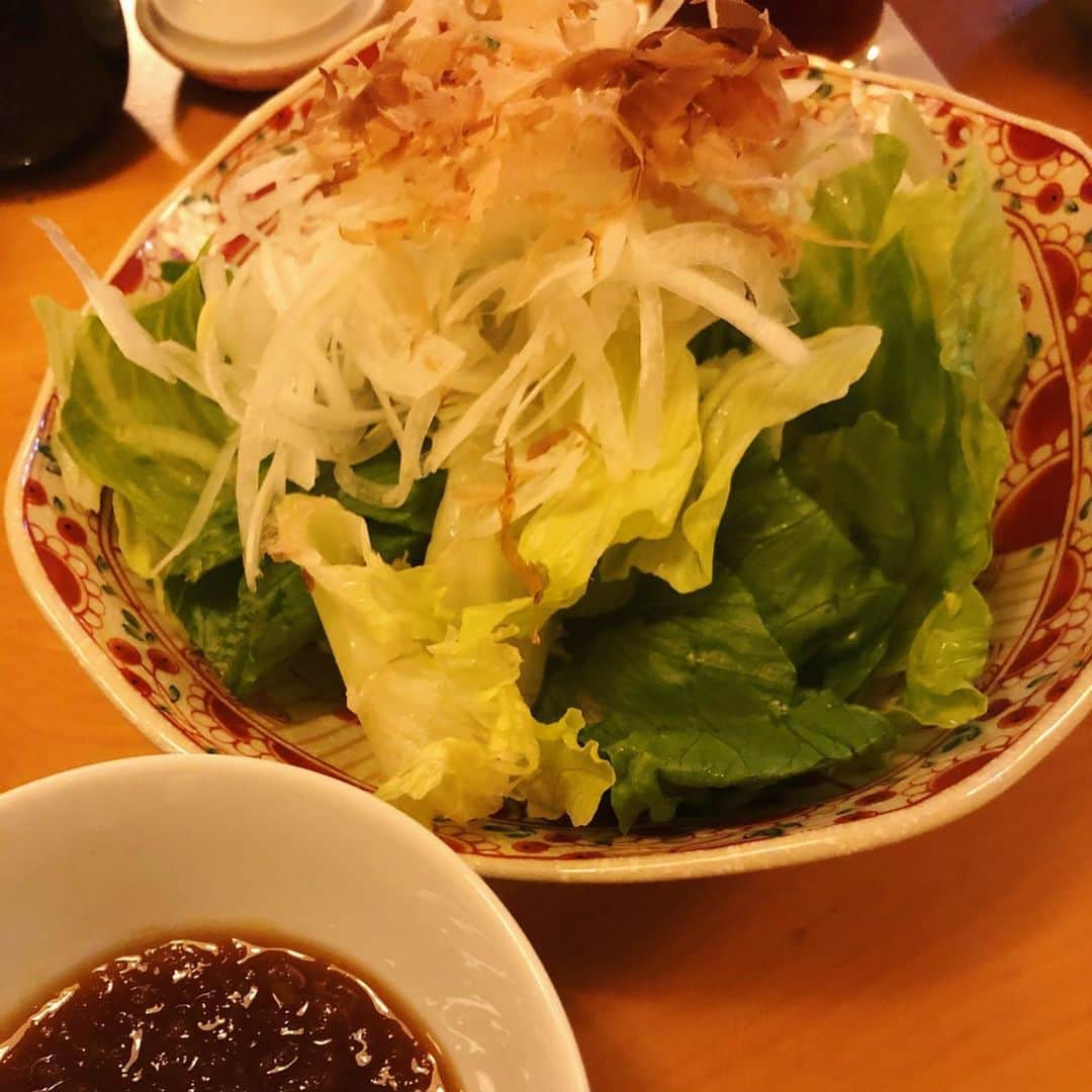 世手子さんのインスタグラム写真 - (世手子Instagram)「Blackthroat seaperch shabu-shabu（^人^） Hot pot food is very healthy and seafood is safe against gestational diabetes(=^▽^)σ Everybody's comments thanks(´∀｀) Everyday wonderful(ᵔᴥᵔ) https://item.woomy.me/c/80478 @uomasuhanare #魚枡はなれ にけいちゃんと行ってきたよ(*´꒳`*) 最近よく #巣鴨グルメ いってるねーん♪(´ε｀ ) #魚介鍋 にハマっているっっ 野菜たっぷりで #妊娠糖尿病 でも安心して食べられる(^_^) どうやら私の #血糖値コントロール は #プリン体 はokな体質みたいっっ #魚枡 はなれの店内の雰囲気は馴染みやすく可愛いかった|(￣3￣)| ご近所さんが集まるのどかな居酒屋さんでした！ お通しが #手作り豆腐 と珍しいっっ とても優しいお味でしたっっ 淡路島玉ねぎの魚枡ドレッシングの シンプル野菜サラダも野菜たっぷりうれしい😃 この日は #のどぐろのしゃぶしゃぶ いただきました(^-^)v #厚切り牛タン 炭火焼も葉唐辛子がいいアクセントだしてました★ #しいたけの炭火焼き も肉厚たっぷり(^^) 牡蠣の昆布ホイル焼きもあったまりました  シメは名物 #焼きうにぎり も最高でしたっっ また、お出かけしたい❤️ 巣鴨駅で検索٩(^‿^)۶ Casting by @woomy.restaurant」11月26日 15時38分 - rojide