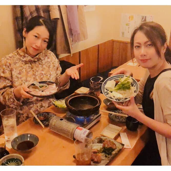 世手子さんのインスタグラム写真 - (世手子Instagram)「Blackthroat seaperch shabu-shabu（^人^） Hot pot food is very healthy and seafood is safe against gestational diabetes(=^▽^)σ Everybody's comments thanks(´∀｀) Everyday wonderful(ᵔᴥᵔ) https://item.woomy.me/c/80478 @uomasuhanare #魚枡はなれ にけいちゃんと行ってきたよ(*´꒳`*) 最近よく #巣鴨グルメ いってるねーん♪(´ε｀ ) #魚介鍋 にハマっているっっ 野菜たっぷりで #妊娠糖尿病 でも安心して食べられる(^_^) どうやら私の #血糖値コントロール は #プリン体 はokな体質みたいっっ #魚枡 はなれの店内の雰囲気は馴染みやすく可愛いかった|(￣3￣)| ご近所さんが集まるのどかな居酒屋さんでした！ お通しが #手作り豆腐 と珍しいっっ とても優しいお味でしたっっ 淡路島玉ねぎの魚枡ドレッシングの シンプル野菜サラダも野菜たっぷりうれしい😃 この日は #のどぐろのしゃぶしゃぶ いただきました(^-^)v #厚切り牛タン 炭火焼も葉唐辛子がいいアクセントだしてました★ #しいたけの炭火焼き も肉厚たっぷり(^^) 牡蠣の昆布ホイル焼きもあったまりました  シメは名物 #焼きうにぎり も最高でしたっっ また、お出かけしたい❤️ 巣鴨駅で検索٩(^‿^)۶ Casting by @woomy.restaurant」11月26日 15時38分 - rojide