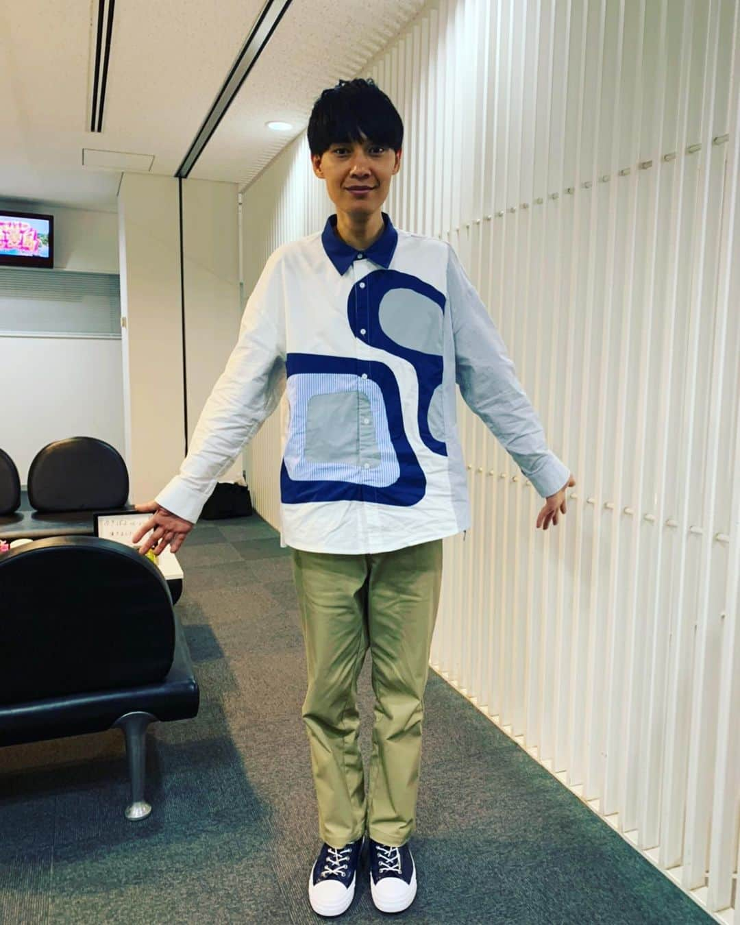 櫻井健一朗さんのインスタグラム写真 - (櫻井健一朗Instagram)「お世話になっております。 最近はテレビのお仕事の時、お衣装さまにおめかししていただいております。 お借りしたお衣装。 @funkincvintage_osaka.horie  ありがとうございます！」11月26日 15時38分 - sakurai_k