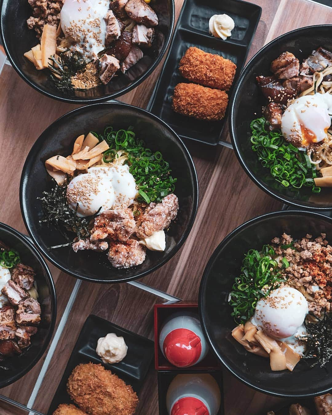 Erinaさんのインスタグラム写真 - (ErinaInstagram)「. . Maze soba 🍜 with their own house made noodle @iikomazesoba 🐶. . . #mazesoba #」11月26日 15時55分 - eliseaki