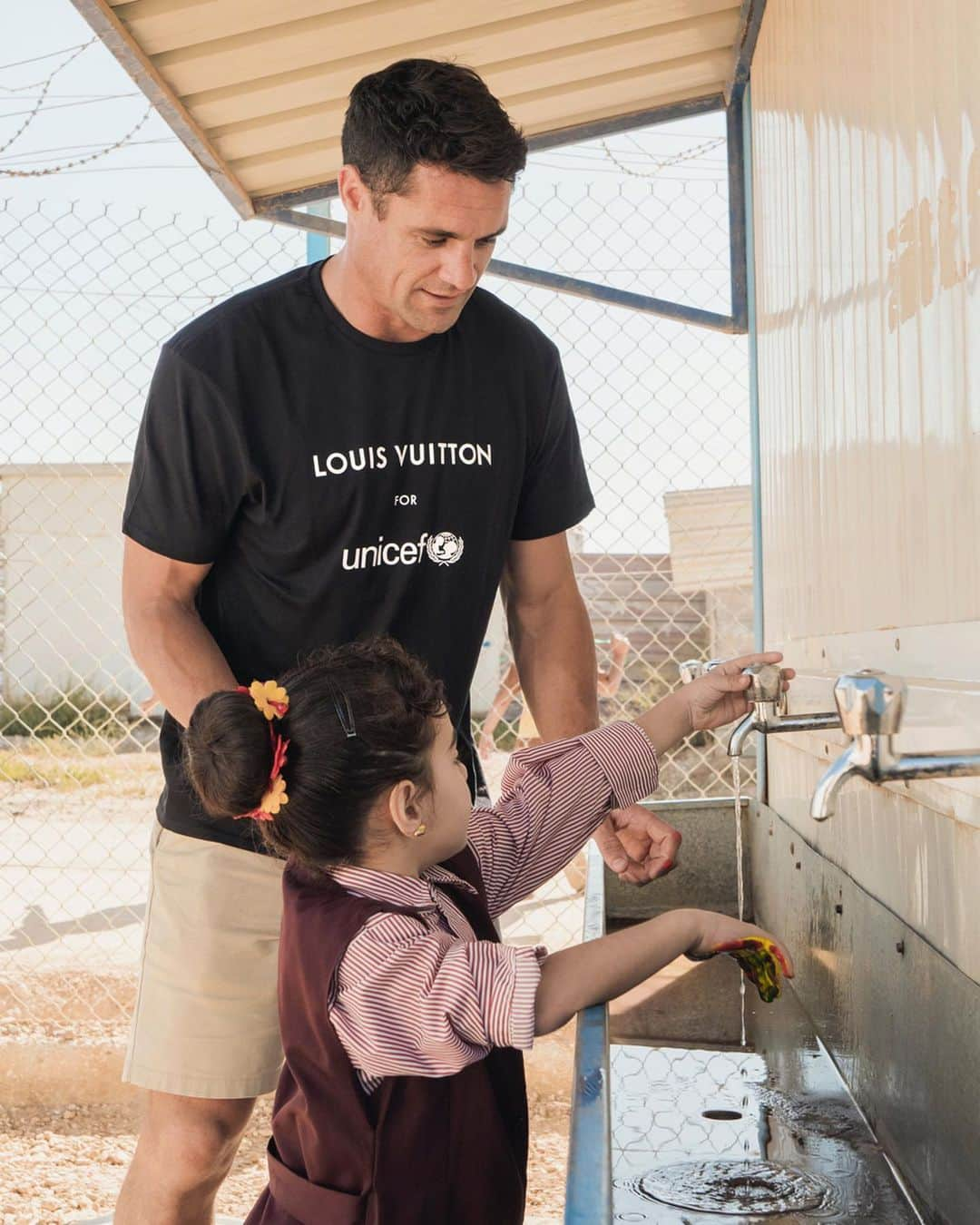 ダニエル・カーターさんのインスタグラム写真 - (ダニエル・カーターInstagram)「Some more great moments from the #Zaatari refugee camp in Jordan @unicef @louisvuitton. Please click the link in my bio to visit the UNICEF donation page. Every child deserves a fair chance in life. #makeapromise #ForEveryChild #LVforUNICEF」11月26日 16時05分 - dancarter_