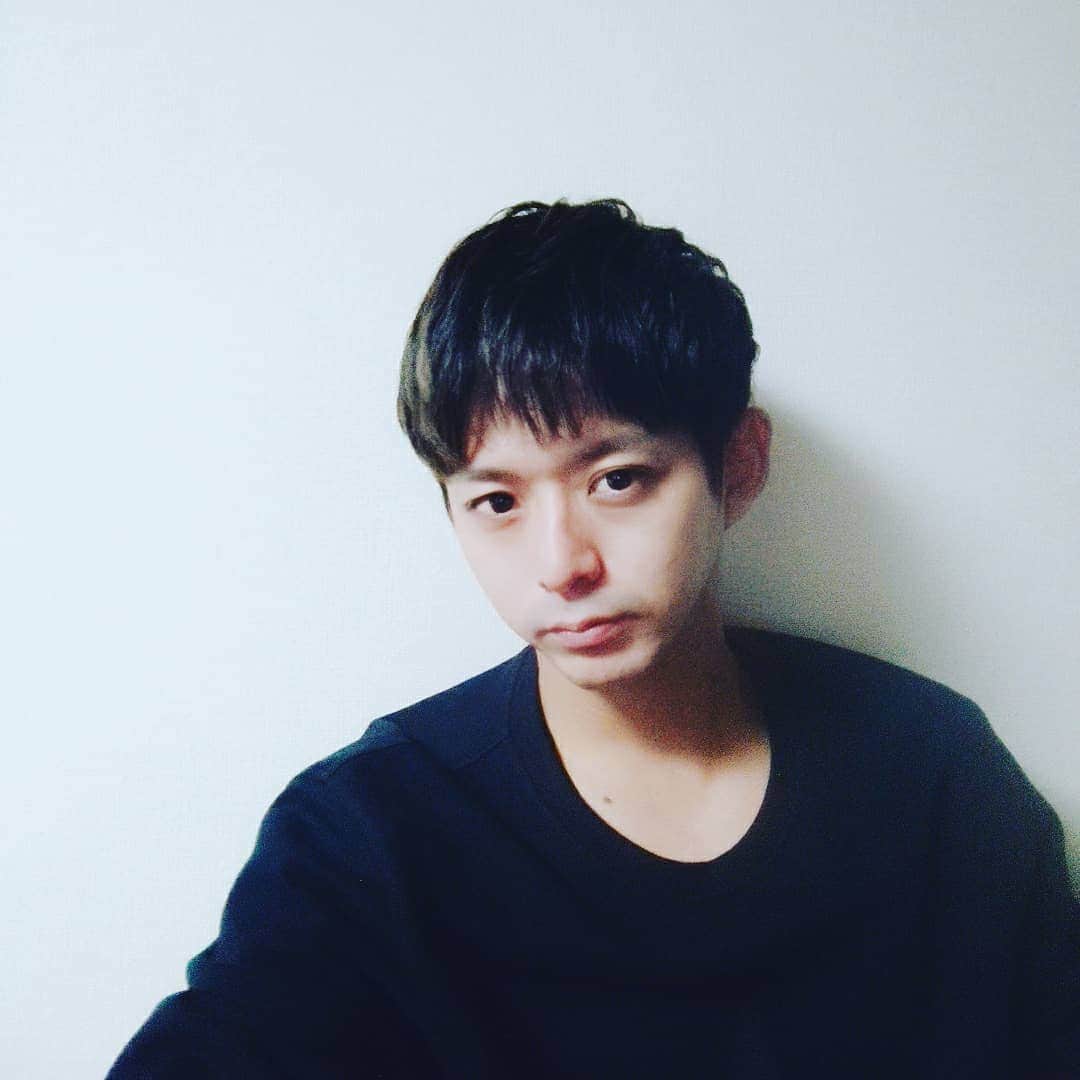 末野卓磨さんのインスタグラム写真 - (末野卓磨Instagram)「髪を切ってきたのだ。  後日黒くするのだ。」11月26日 16時12分 - takuma_sueno