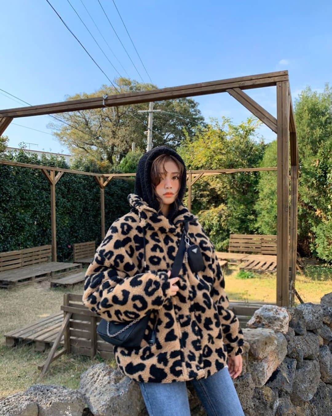 Chuuのインスタグラム：「옆으로 넘겨서 영상으로도 만나보세요!💕」