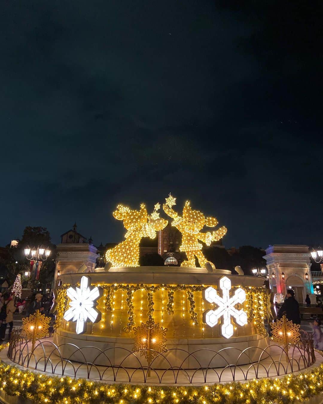 加納奈々美のインスタグラム：「クリスマス時期は初めてだったけど可愛かった🎄❤️ #disneysea」