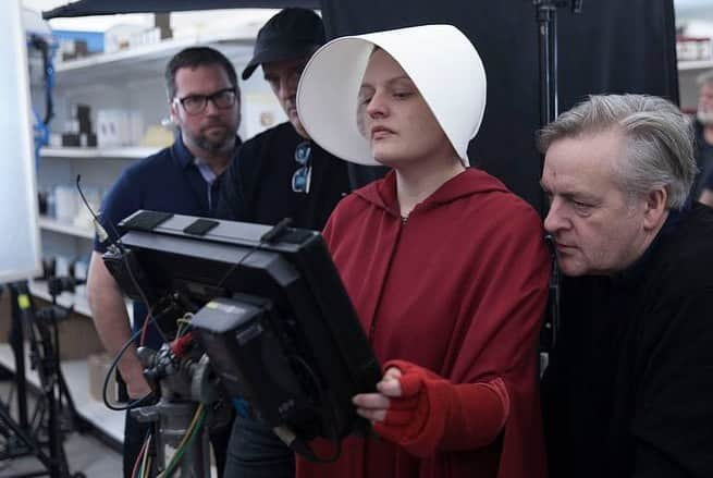 エリザベス・モスさんのインスタグラム写真 - (エリザベス・モスInstagram)「A little Handmaids throwback for you... one of our directors and executive producers is @mikebarker27 who is one of my favorite people and closest collaborators. He has been in the trenches with me ( sometimes literally helping me dig with a shovel) for 3 seasons and I am forever grateful for his genius and artistry and for getting to have learned so much from this gentleman 😘 @handmaidsonhulu @hulu #thehandmaidstale」11月26日 16時30分 - elisabethmossofficial