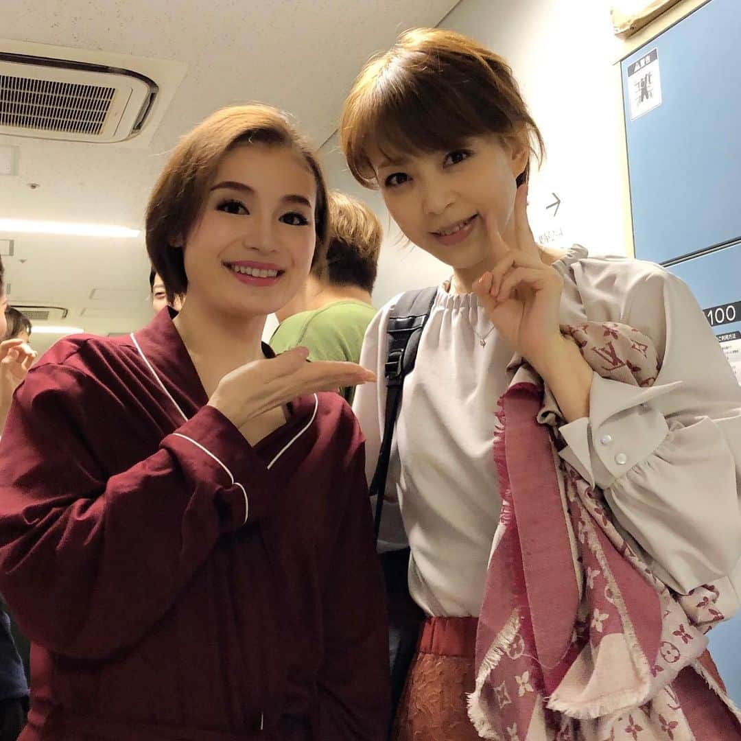 初嶺麿代さんのインスタグラム写真 - (初嶺麿代Instagram)「#ミュージカル #ファントム  素晴らしかったー^_^ #涙腺崩壊  #愛希れいか さん #五大輝一 さん #彩橋みゆ ちゃん #福田えり ちゃん #幸村吉也 さん #城田優 さん新演出っ^_^ #素晴らしい舞台をありがとうございました　#赤坂actシアター」11月26日 16時31分 - hatsunemayo