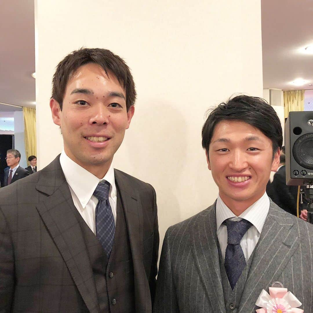 阪神タイガースさんのインスタグラム写真 - (阪神タイガースInstagram)「まもなくNPB AWARD 2019受賞式第２部が開かれます！タイガースからは原口選手と近本選手が参加！ #原口文仁 選手 #近本光司 選手 #阪神タイガース #阿部慎之助 選手 #読売ジャイアンツ  #秋山翔吾 選手 #埼玉西武ライオンズ  #山崎康晃 選手 #横浜denaベイスターズ  #鈴木誠也 選手 #広島東洋カープ  #荻野貴司 選手 #千葉ロッテマリーンズ  #宮西尚生 選手 #北海道日本ハムファイターズ  #山川穂高 選手 #埼玉西武ライオンズ」11月26日 16時35分 - hanshintigers_official