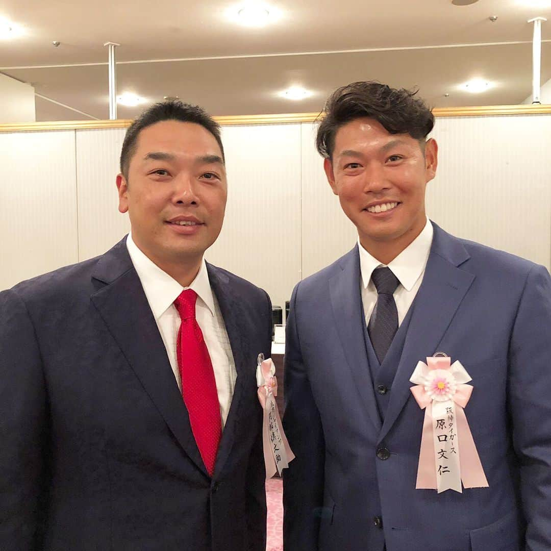 阪神タイガースさんのインスタグラム写真 - (阪神タイガースInstagram)「まもなくNPB AWARD 2019受賞式第２部が開かれます！タイガースからは原口選手と近本選手が参加！ #原口文仁 選手 #近本光司 選手 #阪神タイガース #阿部慎之助 選手 #読売ジャイアンツ  #秋山翔吾 選手 #埼玉西武ライオンズ  #山崎康晃 選手 #横浜denaベイスターズ  #鈴木誠也 選手 #広島東洋カープ  #荻野貴司 選手 #千葉ロッテマリーンズ  #宮西尚生 選手 #北海道日本ハムファイターズ  #山川穂高 選手 #埼玉西武ライオンズ」11月26日 16時35分 - hanshintigers_official