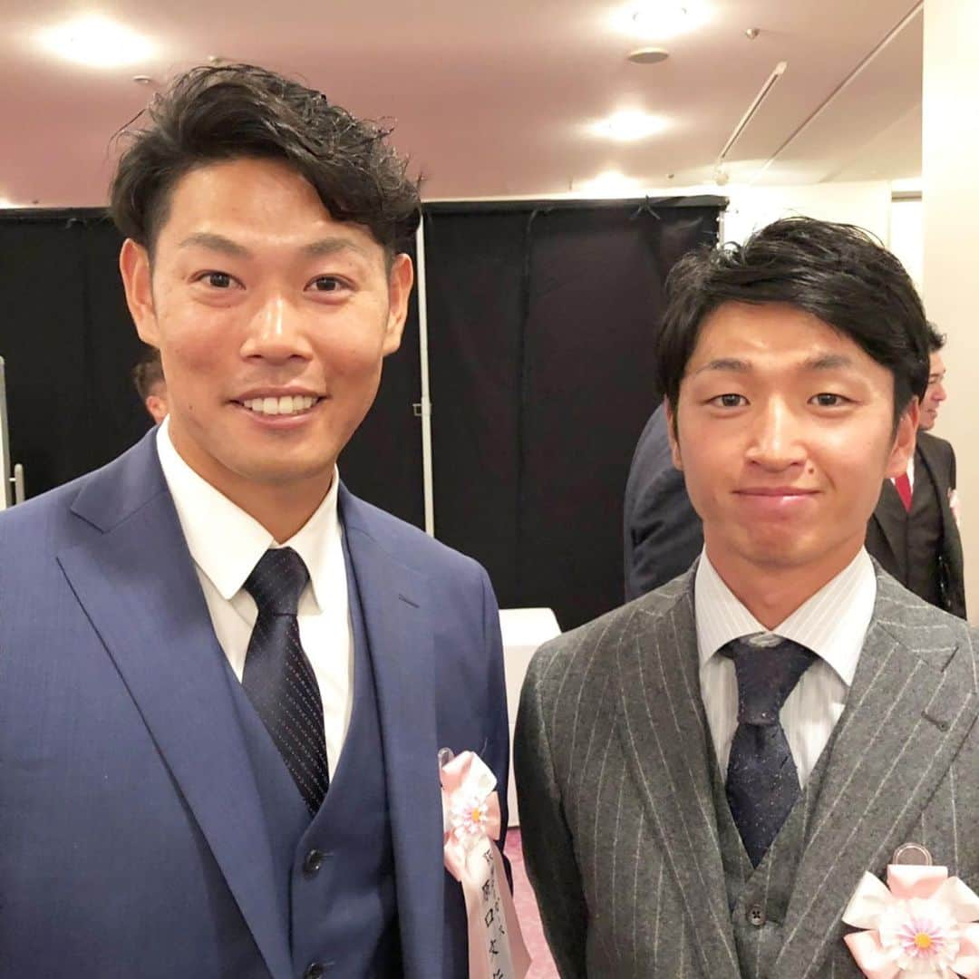 阪神タイガースさんのインスタグラム写真 - (阪神タイガースInstagram)「まもなくNPB AWARD 2019受賞式第２部が開かれます！タイガースからは原口選手と近本選手が参加！ #原口文仁 選手 #近本光司 選手 #阪神タイガース #阿部慎之助 選手 #読売ジャイアンツ  #秋山翔吾 選手 #埼玉西武ライオンズ  #山崎康晃 選手 #横浜denaベイスターズ  #鈴木誠也 選手 #広島東洋カープ  #荻野貴司 選手 #千葉ロッテマリーンズ  #宮西尚生 選手 #北海道日本ハムファイターズ  #山川穂高 選手 #埼玉西武ライオンズ」11月26日 16時35分 - hanshintigers_official