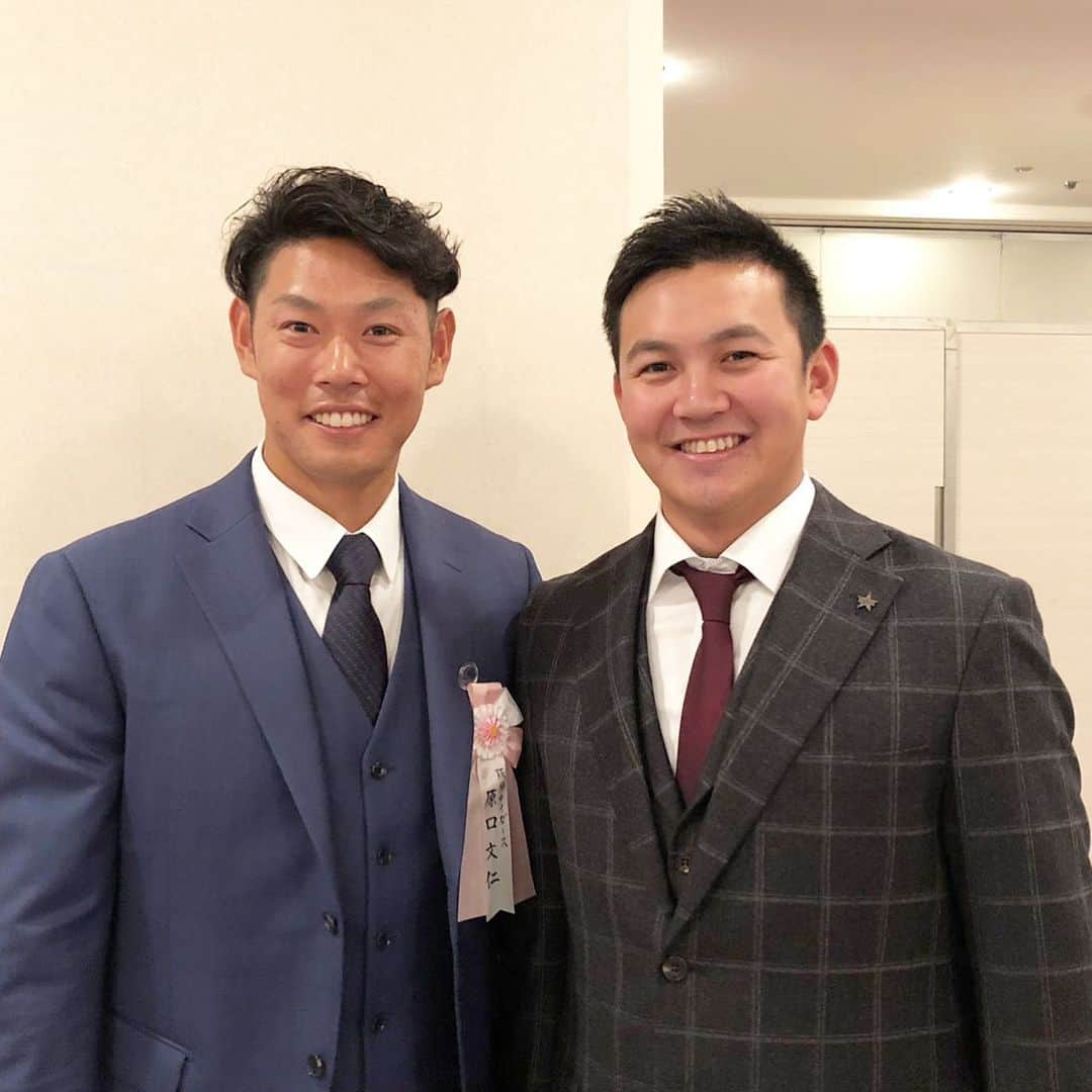 阪神タイガースさんのインスタグラム写真 - (阪神タイガースInstagram)「まもなくNPB AWARD 2019受賞式第２部が開かれます！タイガースからは原口選手と近本選手が参加！ #原口文仁 選手 #近本光司 選手 #阪神タイガース #阿部慎之助 選手 #読売ジャイアンツ  #秋山翔吾 選手 #埼玉西武ライオンズ  #山崎康晃 選手 #横浜denaベイスターズ  #鈴木誠也 選手 #広島東洋カープ  #荻野貴司 選手 #千葉ロッテマリーンズ  #宮西尚生 選手 #北海道日本ハムファイターズ  #山川穂高 選手 #埼玉西武ライオンズ」11月26日 16時35分 - hanshintigers_official