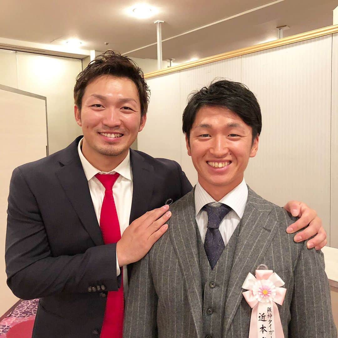 阪神タイガースさんのインスタグラム写真 - (阪神タイガースInstagram)「まもなくNPB AWARD 2019受賞式第２部が開かれます！タイガースからは原口選手と近本選手が参加！ #原口文仁 選手 #近本光司 選手 #阪神タイガース #阿部慎之助 選手 #読売ジャイアンツ  #秋山翔吾 選手 #埼玉西武ライオンズ  #山崎康晃 選手 #横浜denaベイスターズ  #鈴木誠也 選手 #広島東洋カープ  #荻野貴司 選手 #千葉ロッテマリーンズ  #宮西尚生 選手 #北海道日本ハムファイターズ  #山川穂高 選手 #埼玉西武ライオンズ」11月26日 16時35分 - hanshintigers_official