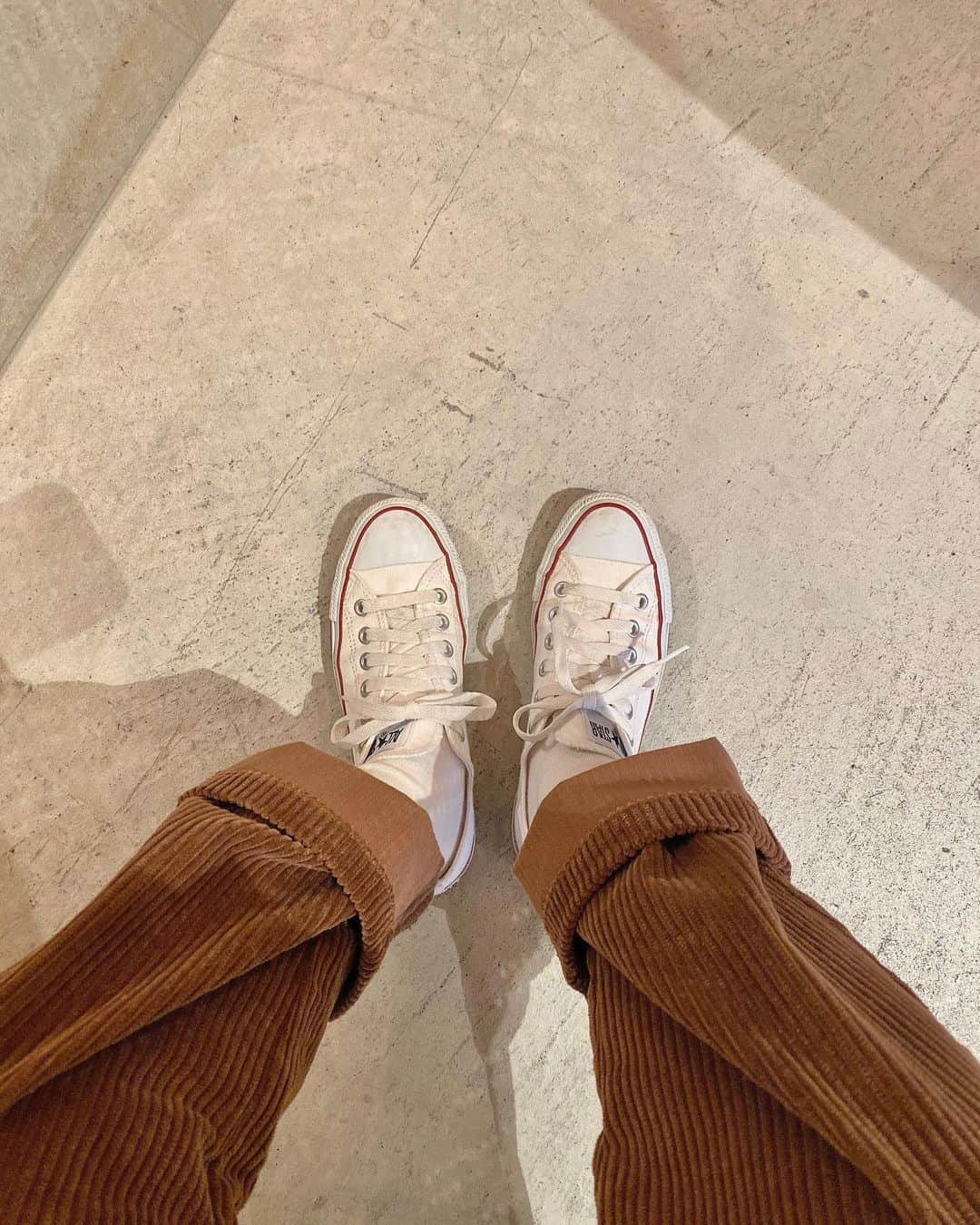 のインスタグラム：「今日のあしもと」