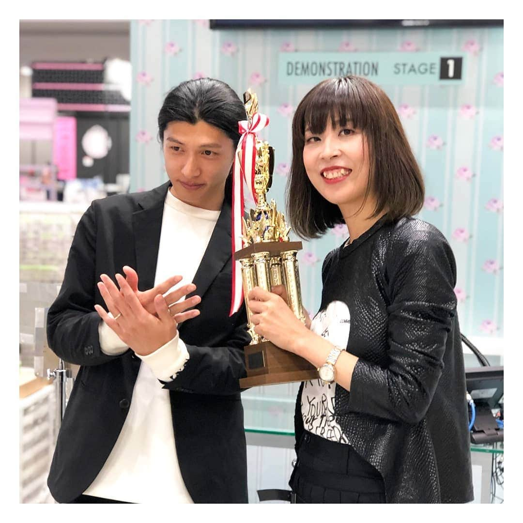 PREGELさんのインスタグラム写真 - (PREGELInstagram)「MIYUKI先生 入賞🏆﻿ ﻿ 東京ネイルエキスポ2019にて開催された﻿ 「全日本ネイリスト選手権フリー部門　メンズネイルケア」5位入賞、おめでとうございます！﻿ ﻿ #NAILEXPO2019﻿﻿﻿﻿﻿ #東京ネイルエキスポ2019﻿﻿﻿﻿﻿ #プリアンファ﻿﻿﻿﻿﻿ #プリジェル﻿﻿﻿﻿﻿ #プリジェルミューズ﻿﻿﻿﻿﻿ #プリムドール﻿﻿﻿﻿﻿ #きまぐれキャット﻿﻿﻿﻿﻿ #トレンドネイル﻿﻿﻿﻿﻿ #デザインネイル﻿﻿﻿﻿﻿ #ジェルネイル﻿﻿﻿﻿﻿ #ネイル﻿﻿﻿﻿﻿ #美甲﻿﻿﻿﻿﻿ #gelnails﻿﻿﻿﻿﻿ #artnail﻿﻿﻿﻿﻿ #designnail」11月26日 16時39分 - pregelofficial