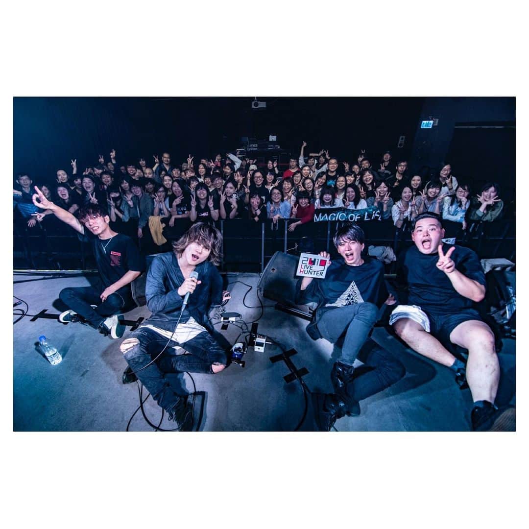 高津戸信幸のインスタグラム：「Wanderer Tour  台北公演  台北では初ライブです。 何年も前から来るのを待っていてくれた方もいてくれて、続ける事がどれだけ大切な事か改めて感じました。  まだまだ知らない事があり過ぎます わくわくしますね これからも精進致します  谢谢您的等待  我会再来  @liestearphotography  #thewall #台北 #taipei #livehunter #ライブハンター #magicoflife #wanderer」