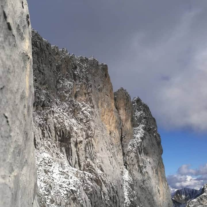 ドイターさんのインスタグラム写真 - (ドイターInstagram)「Mystic moments while hanging from the rock 😍 The Kirchlispitzen are made for climbing cracks! Here you will find world-famous top walls. More experienced climbers –like our Deuter Ambassador Mich Kemeter– will be delighted by the incredibly impressive plate shells and steep limestone plates. - Thanks @michthek for sharing your #deutermoment. 🏔❤️ Please tag #yesdeuter to be featured. - #deuter #deuterbackpack #multipitchclimbing #climbing #liveyouradventure #outdoorlife #mountaineering #mountainlovers #timetoclimb #climbon #climbeverymountain」11月26日 17時11分 - deuter