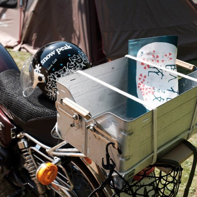 キャンプ情報サイト［ランタン］さんのインスタグラム写真 - (キャンプ情報サイト［ランタン］Instagram)「CAMP SMILE STYLE ／ アメニティドームと ポンタシールドでバイクキャンプ！ ＼ いろんなキャンパーのキャンプスタイルを現地取材と一般キャンパーからの投稿で数多く掲載してます。 . . 詳しくは @lantern.camp  webサイトをご覧ください . . #camp #camping #outdoor #travel #trip #lantern_smile #nature #キャンプ #キャンプ用品 #アウトドア #テント #自然 #旅行 #キャンプ初心者  #キャンプ好きな人と繋がりたい #ハイマート佐仲 #スノーピーク #アメニティドーム #バイク #バイクキャンプ #デュオキャンプ #ポンタシールド」11月26日 17時48分 - lantern.camp